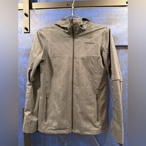 Brooks 360 degree reflective running jacket